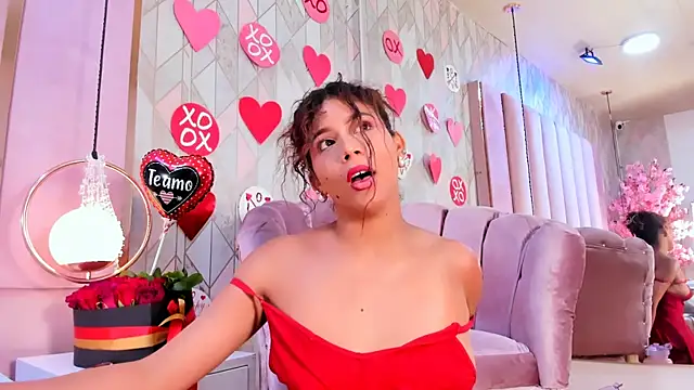 Snapshot of AlinaSweett chatting on 02/14/25, 01:56 AlinaSweett online show from 02/14/25, 01:56