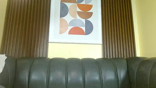 Nicole Ramires online show from 11/06/25, 04:30