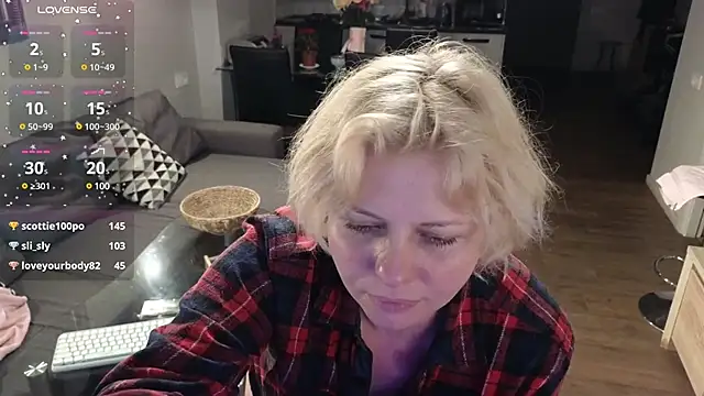 Snapshot of Gray_swann chatting on 01/18/25, 11:44 Gray swann online show from 01/18/25, 11:44