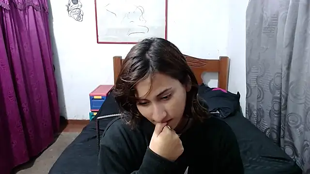Snapshot of LadyMilk003 chatting on 12/19/24, 03:30 LadyMilk003 online show from 12/19/24, 03:30