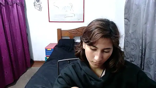Snapshot of LadyMilk003 chatting on 12/19/24, 06:34 LadyMilk003 online show from 12/19/24, 06:34