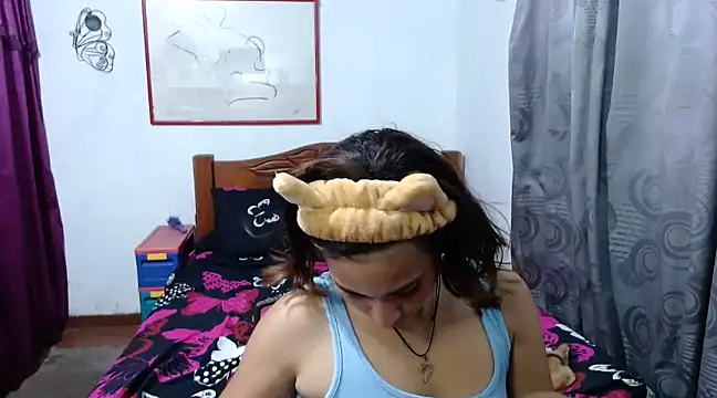 Snapshot of LadyMilk003 chatting on 01/04/25, 03:49 LadyMilk003 online show from 01/04/25, 03:49