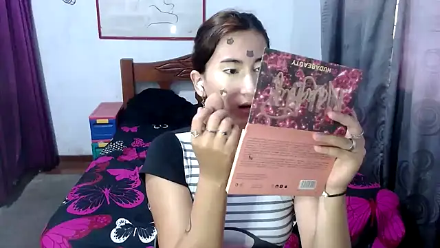 Snapshot of LadyMilk003 chatting on 10/07/25, 03:20 LadyMilk003 online show from 10/07/25, 03:20