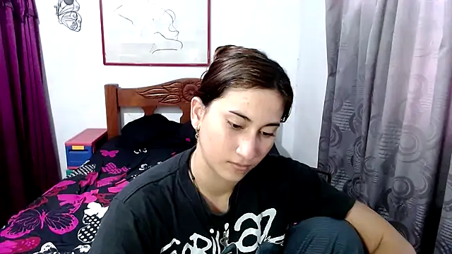 Snapshot of LadyMilk003 chatting on 10/15/25, 04:51 LadyMilk003 online show from 10/15/25, 04:51