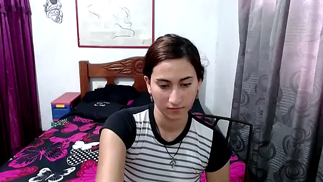 Snapshot of LadyMilk003 chatting on 10/17/25, 04:53 LadyMilk003 online show from 10/17/25, 04:53