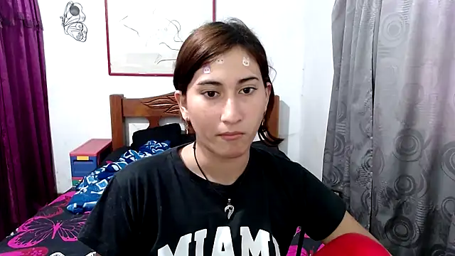 Snapshot of LadyMilk003 chatting on 10/20/25, 05:24 LadyMilk003 online show from 10/20/25, 05:24