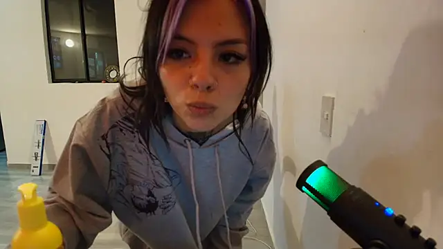 Alicia Ortiiz online show from 01/31/25, 01:54