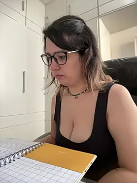 Snapshot of amooraaamoon chatting on 02/21/26, 01:12 amooraaamoon online show from 02/21/26, 01:12