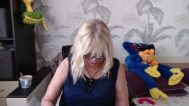 CamDiva113 online show from 03/20/25, 12:00