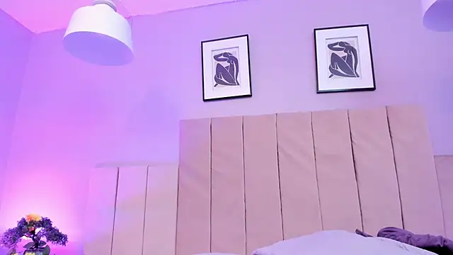 April bowie online show from 02/07/25, 09:37