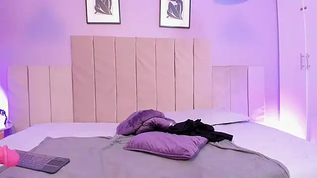 April bowie online show from 02/24/25, 06:26