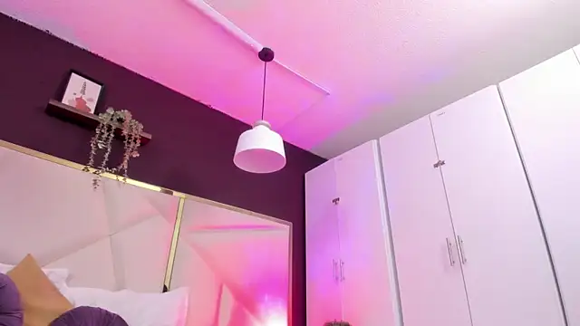 April bowie online show from 09/24/25, 12:30