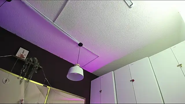 April bowie online show from 12/15/25, 11:36