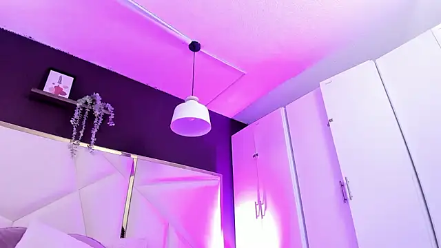 April bowie online show from 03/21/26, 11:37