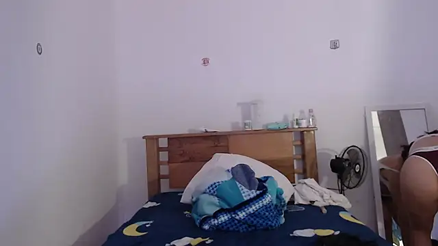 Snapshot of _Camilla_Castellar chatting on 12/28/24, 06:39 Camilla Castellar online show from 12/28/24, 06:39