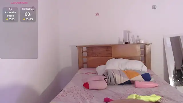 Snapshot of _Camilla_Castellar chatting on 01/23/25, 10:22 Camilla Castellar online show from 01/23/25, 10:22