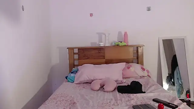 Snapshot of _Camilla_Castellar chatting on 03/11/25, 11:48 Camilla Castellar online show from 03/11/25, 11:48