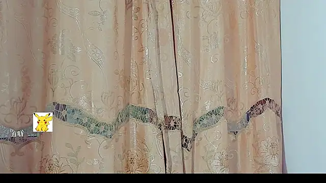 Snapshot of honey_skin chatting on 12/22/24, 10:15 honey skin online show from 12/22/24, 10:15