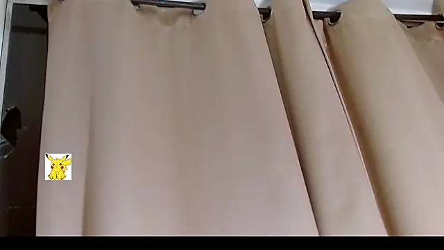 Snapshot of honey_skin chatting on 02/05/25, 04:27 honey skin online show from 02/05/25, 04:27