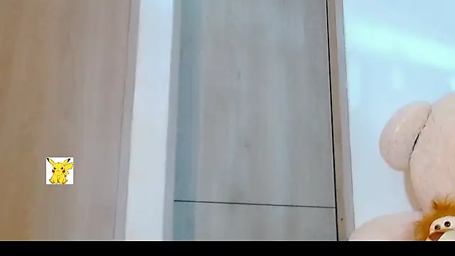 Snapshot of honey_skin chatting on 02/09/25, 01:11 honey skin online show from 02/09/25, 01:11