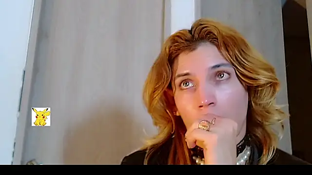 Snapshot of honey_skin chatting on 02/11/25, 07:38 honey skin online show from 02/11/25, 07:38