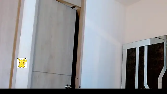 Snapshot of honey_skin chatting on 02/17/25, 07:47 honey skin online show from 02/17/25, 07:47