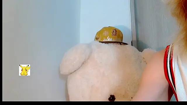 Snapshot of honey_skin chatting on 02/19/25, 12:35 honey skin online show from 02/19/25, 12:35