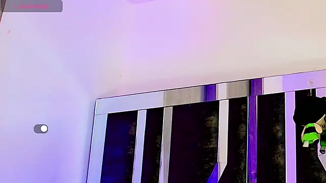 Snapshot of honey_skin chatting on 09/29/25, 05:01 honey skin online show from 09/29/25, 05:01