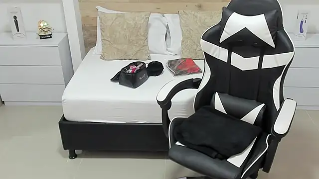 candy summer28 online show from 10/13/25, 07:25