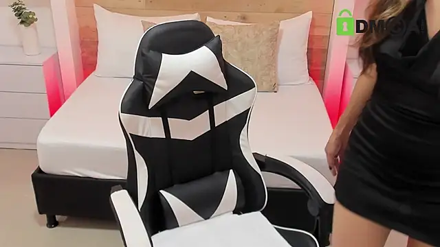 candy summer28 online show from 10/18/25, 12:28