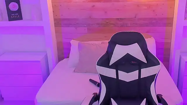 candy summer28 online show from 10/29/25, 07:15