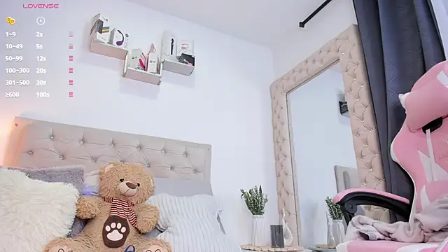 lorennahernandez01 online show from 11/16/25, 10:54