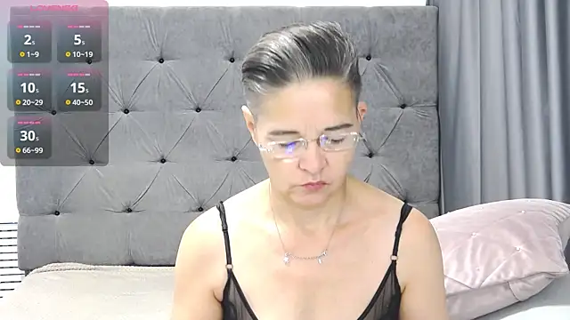 StaceyDarling online show from 11/10/25, 05:17