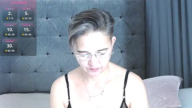 StaceyDarling online show from 11/14/25, 06:23