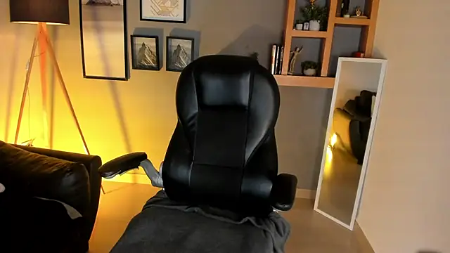 helenaduque  online show from 11/25/25, 01:00