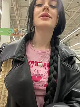 Melissa crazy online show from 12/19/24, 03:19