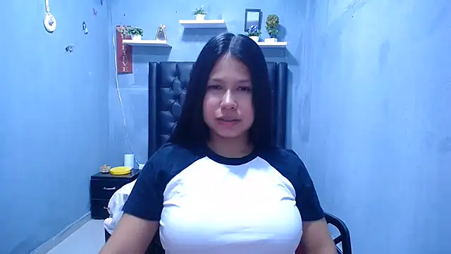 Letty Plugxo online show from 07/06/26, 12:57