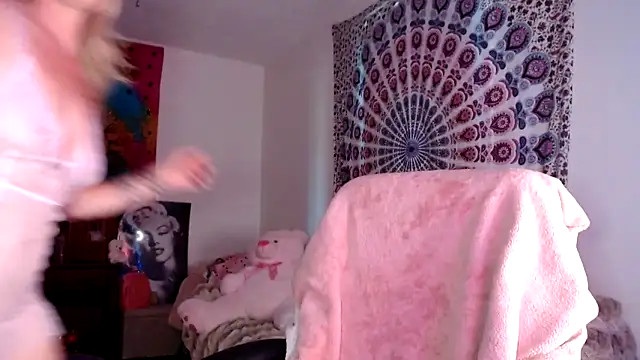 Snapshot of kellywildnnout chatting on 09/15/25, 03:01 kellywildnnout online show from 09/15/25, 03:01