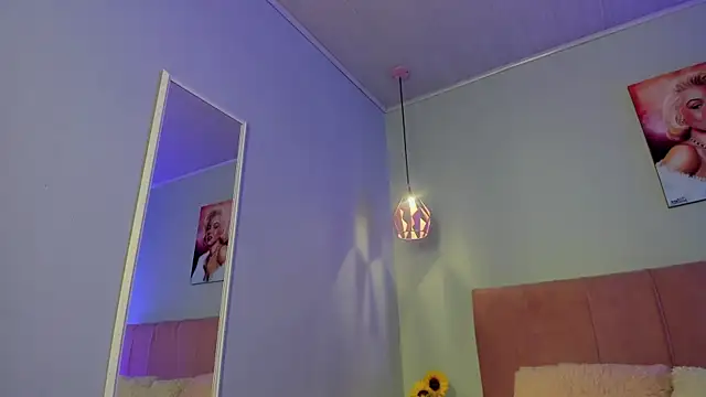 ScarletGV online show from 04/27/26, 03:59