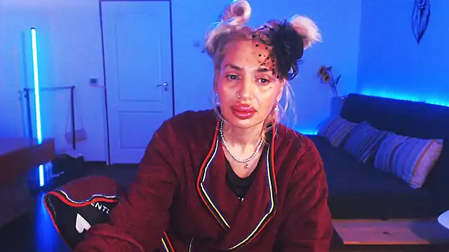 Snapshot of beauty_chl0e chatting on 12/25/24, 09:00 beauty chl0e online show from 12/25/24, 09:00