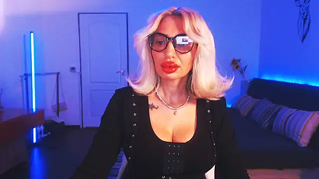 Snapshot of beauty_chl0e chatting on 12/30/24, 09:50 beauty chl0e online show from 12/30/24, 09:50