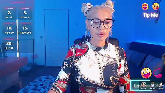 Snapshot of beauty_chl0e chatting on 10/06/25, 07:22 beauty chl0e online show from 10/06/25, 07:22