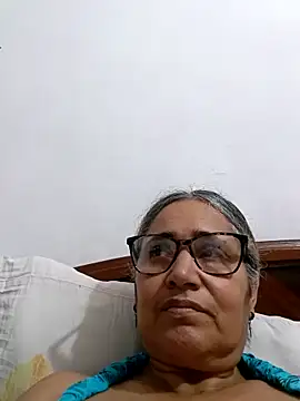  candi online show from 02/26/26, 02:43