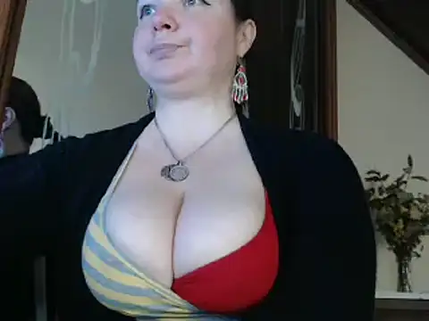 Snapshot of amorelara chatting on 02/10/25, 12:39 amorelara online show from 02/10/25, 12:39