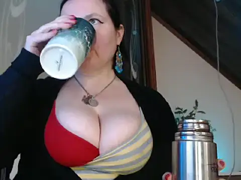 Snapshot of amorelara chatting on 03/01/25, 11:50 amorelara online show from 03/01/25, 11:50