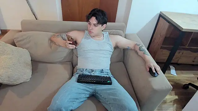Snapshot of Markuss_b chatting on 02/02/25, 11:11 Markuss b online show from 02/02/25, 11:11
