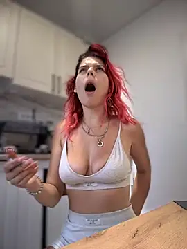 RiriRoseey online show from 10/08/25, 07:17