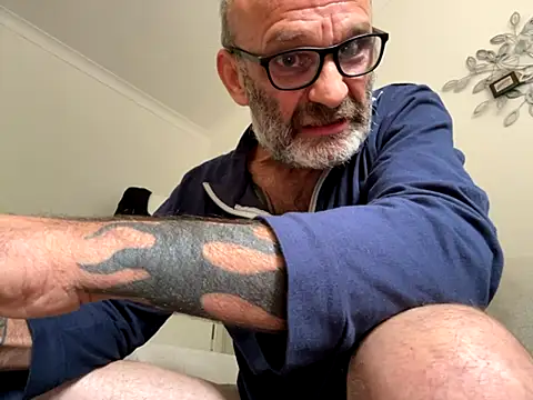 Snapshot of Shyboy817 chatting on 09/16/25, 01:01 Shyboy817 online show from 09/16/25, 01:01