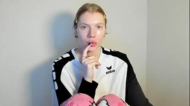 StellaDavis online show from 11/06/25, 10:05