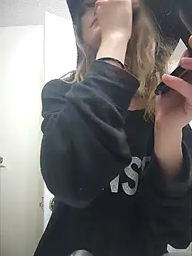 Snapshot of AriellaTaylor chatting on 12/08/24, 07:32 AriellaTaylor online show from 12/08/24, 07:32